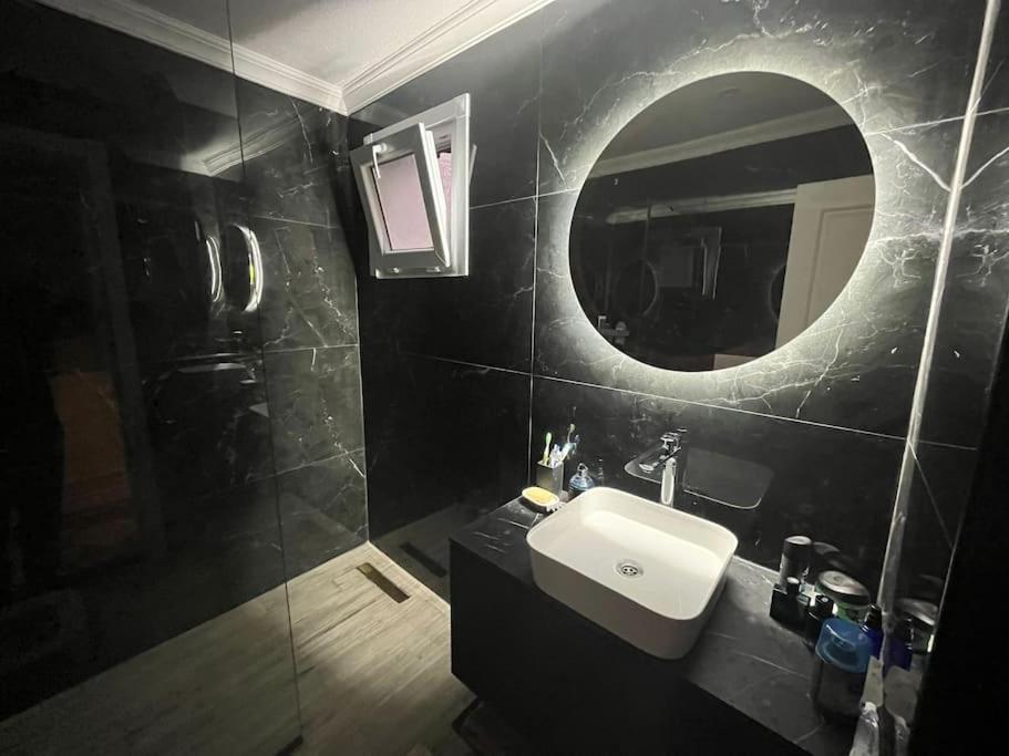 Sisli Osmanbey Taksim Large Terrace, Quietness And Space Apartment Istanbul Exterior photo